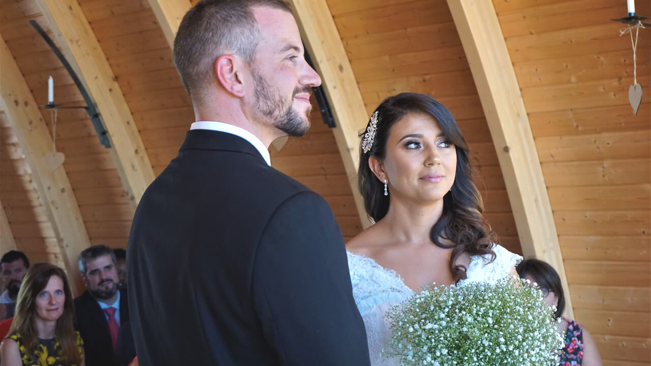 Ajuste de estatus por matrimonio con residente permanente